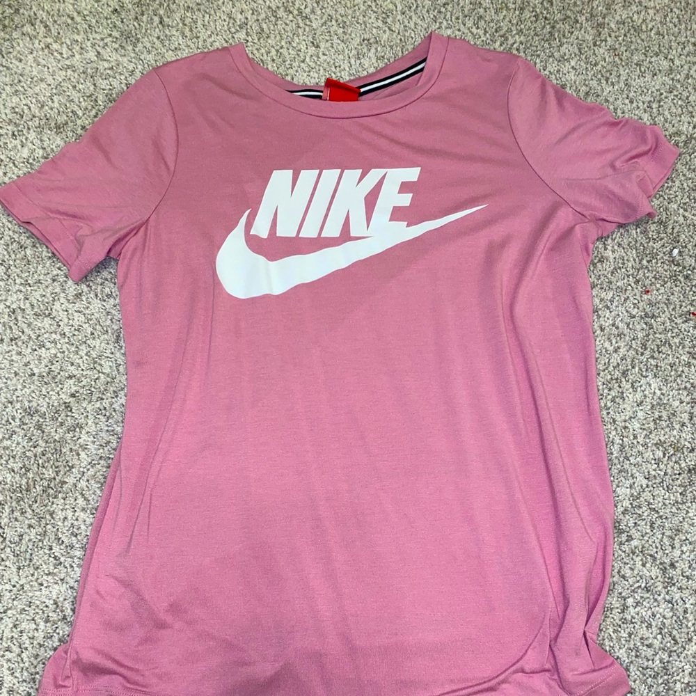Pinkish NIKE TEE SHIRT good material and only worn a couple of times